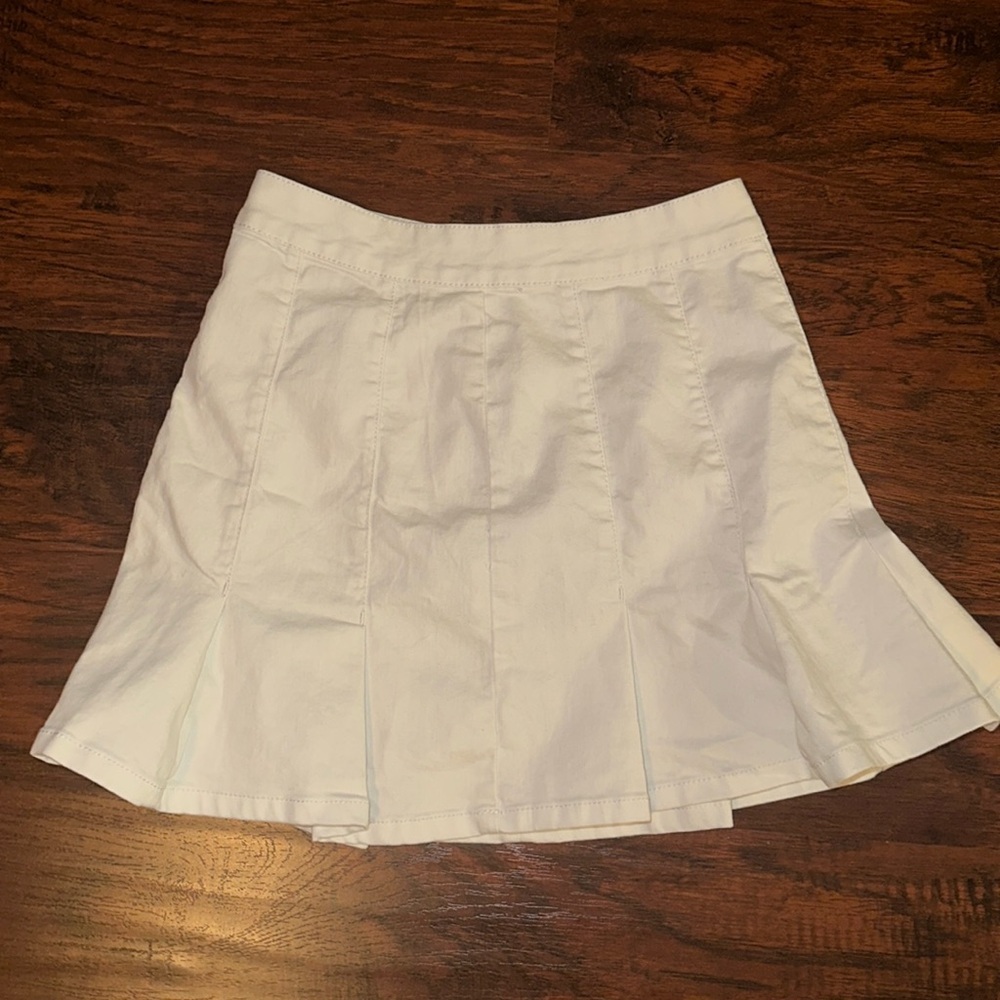 EUC No Boundaries White Pleated Skirt (5)